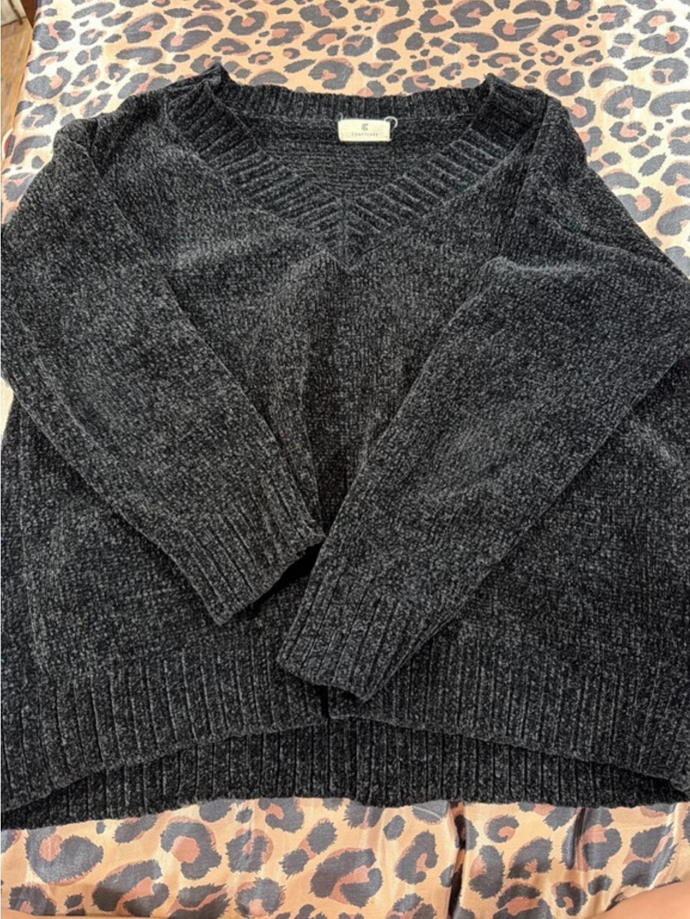 Women's V-Neck Sweater- Black